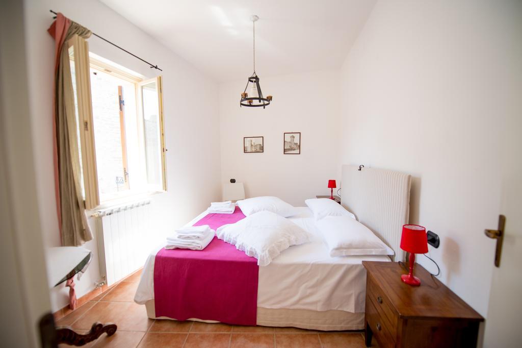 Torre Della Botonta Bed and Breakfast Castel Ritaldi Rum bild