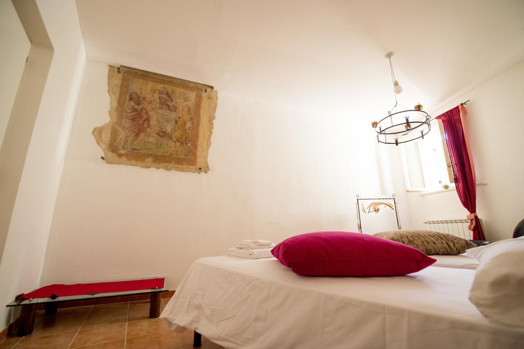 Torre Della Botonta Bed and Breakfast Castel Ritaldi Rum bild