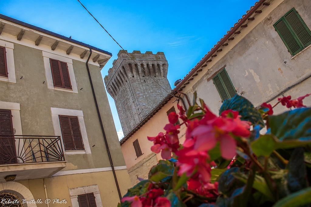 Torre Della Botonta Bed and Breakfast Castel Ritaldi Exteriör bild