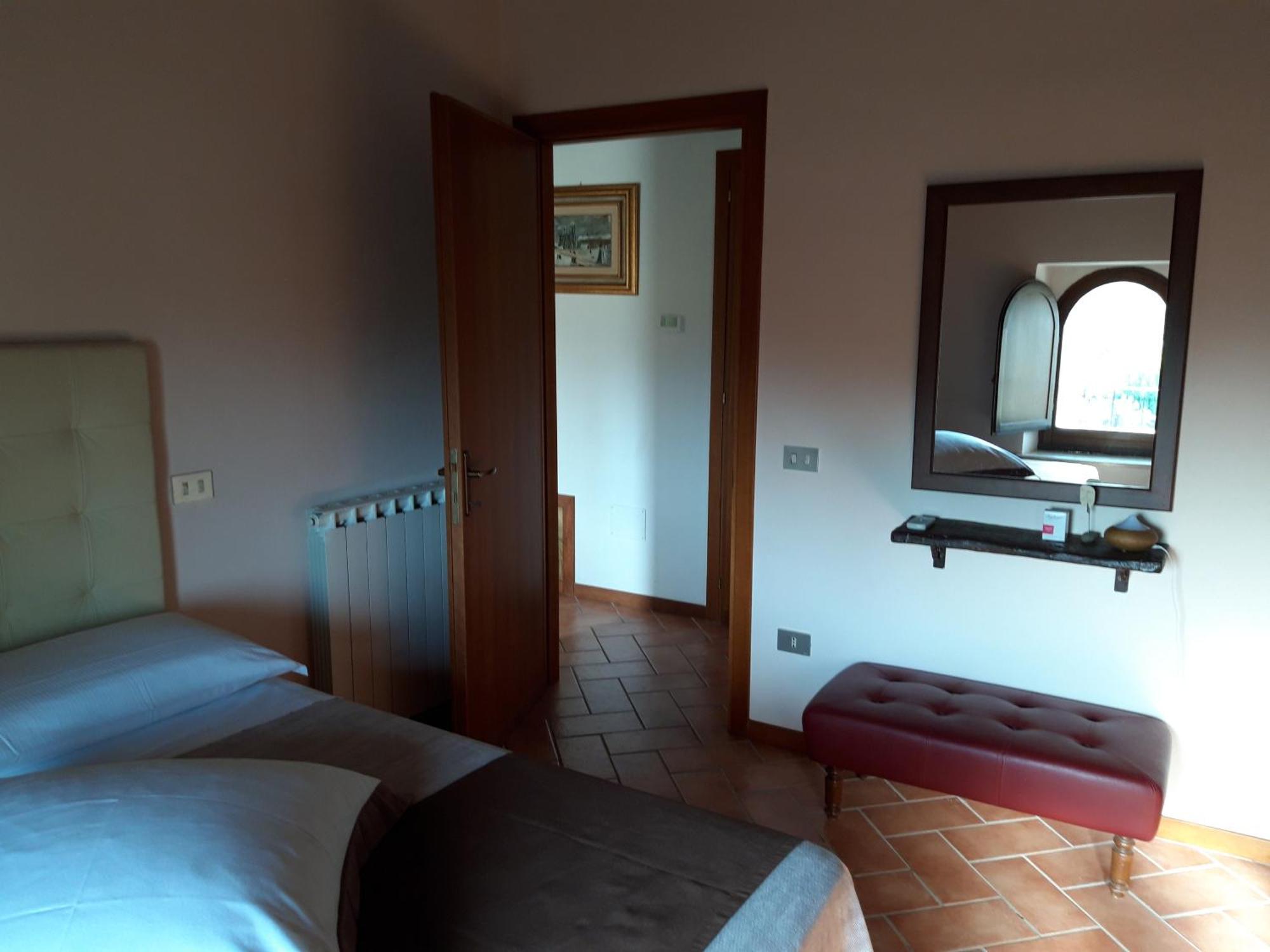 Torre Della Botonta Bed and Breakfast Castel Ritaldi Rum bild