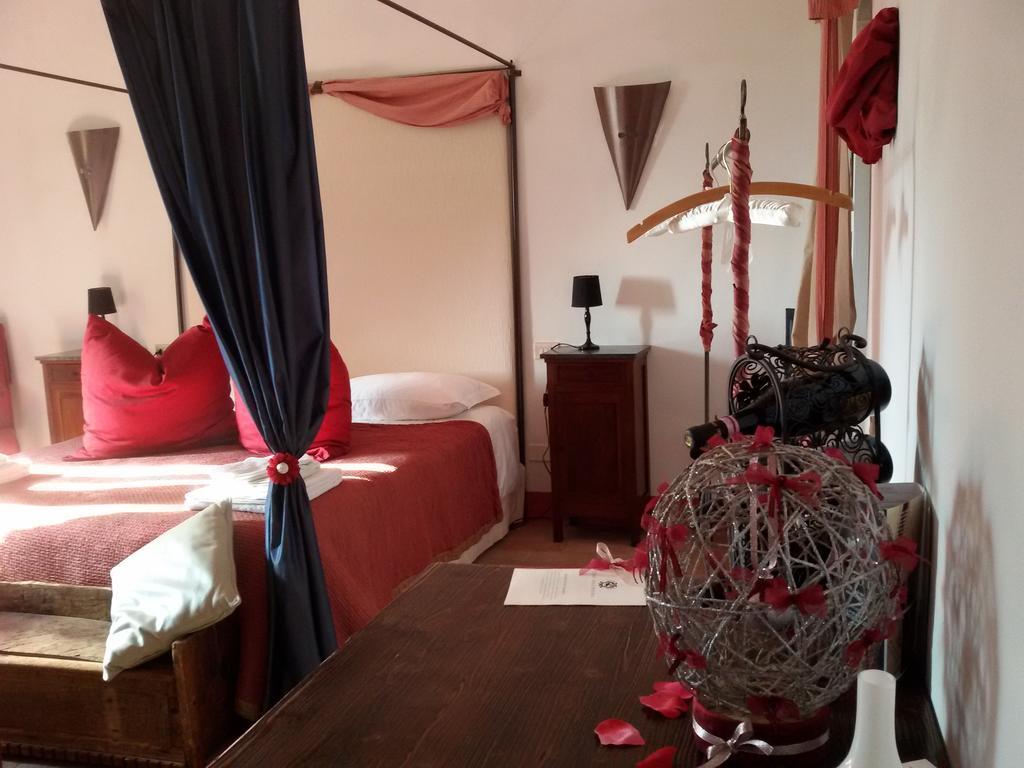 Torre Della Botonta Bed and Breakfast Castel Ritaldi Rum bild
