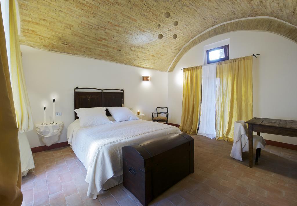 Torre Della Botonta Bed and Breakfast Castel Ritaldi Rum bild