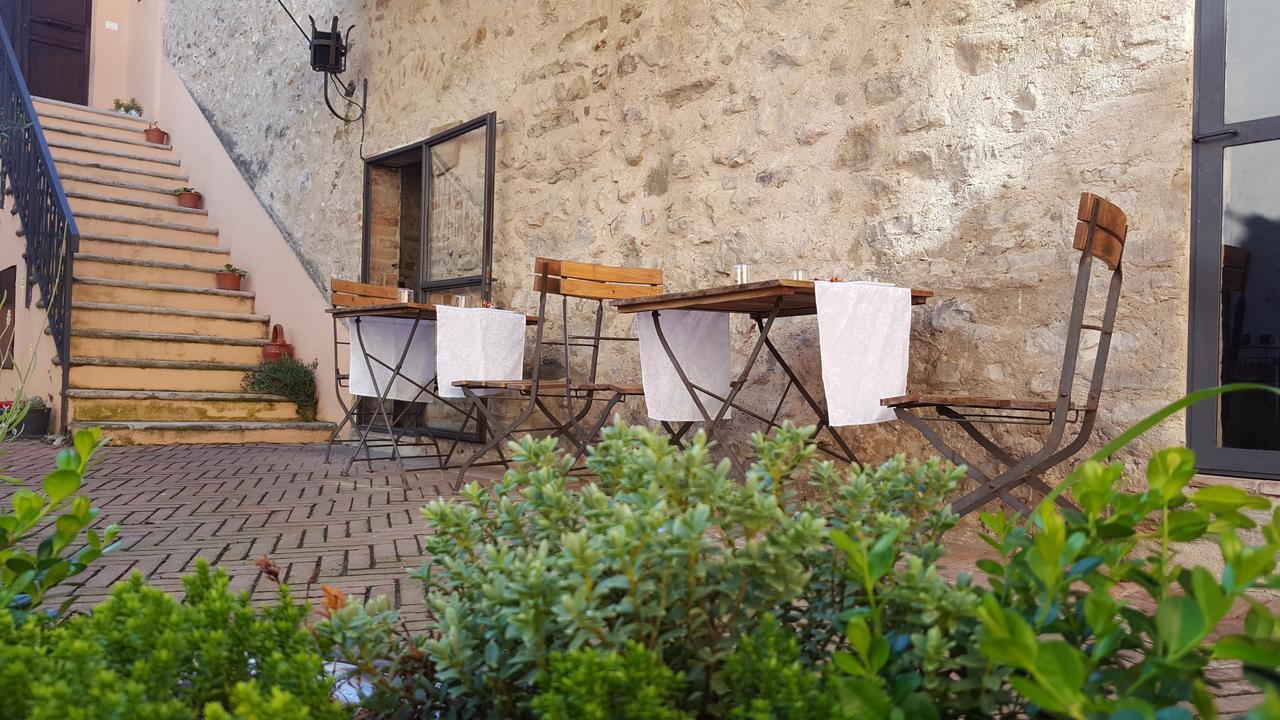 Torre Della Botonta Bed and Breakfast Castel Ritaldi Exteriör bild